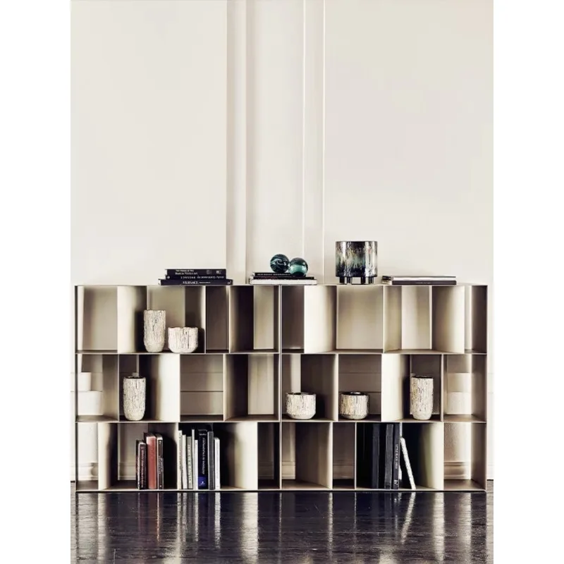 Włoska, minimalistyczna, solid – Bookshelf recenzja i cena